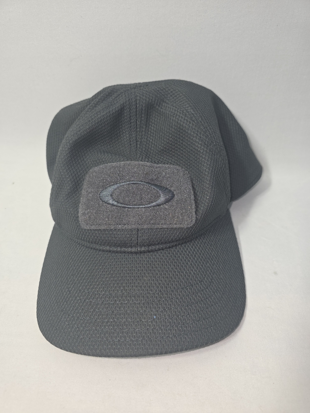 Oakley Men's Dark Gray Performance Cap with Logo Patch